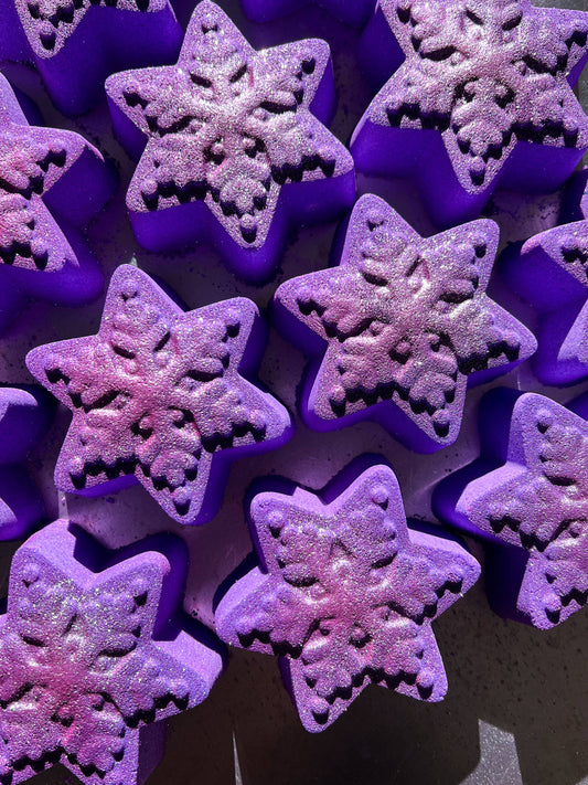 Snowflake Dreams –  Crystal-Infused Bath Bomb (XL)