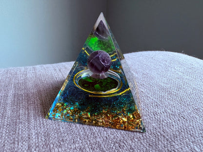 🌳Emerald Root - Orgone Pyramid