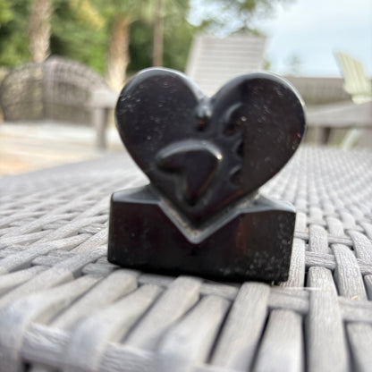 Black Agate Paw Heart Stand