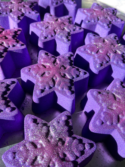 Snowflake Dreams –  Crystal-Infused Bath Bomb (XL)