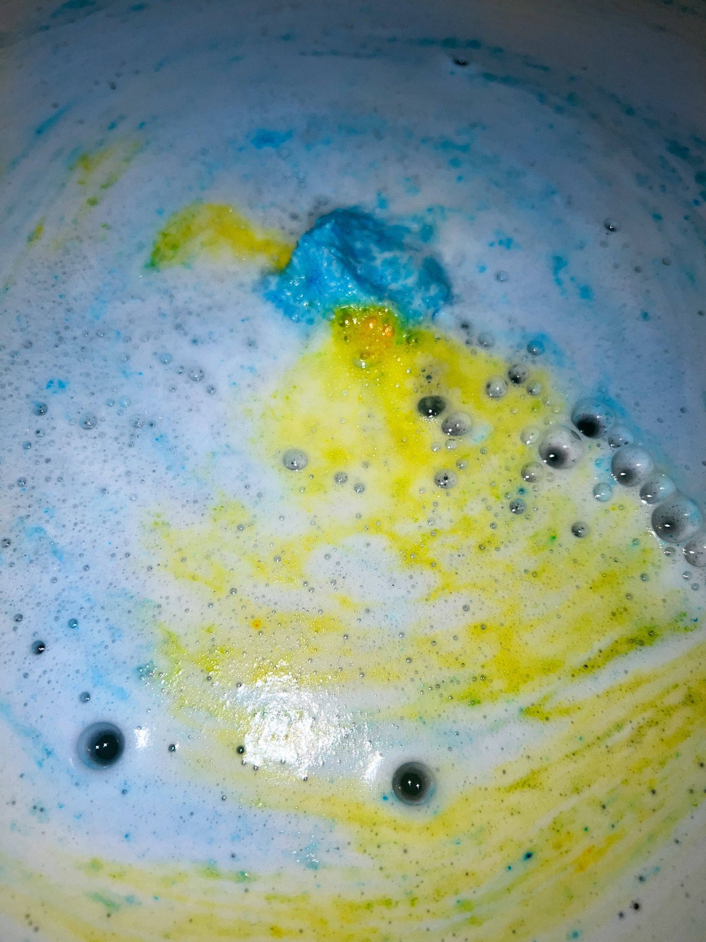 Unwrap the Magic – Crystal-Infused Bath Bomb (XL)